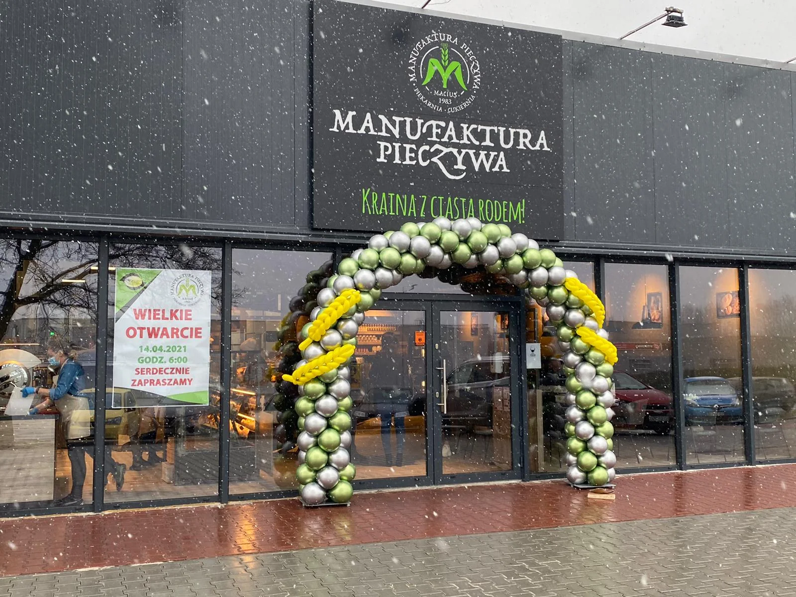 Wejście do Manufaktury Pieczywa w dniu otwarcia